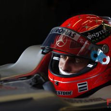 Schumacher se concentra antes de la carrera