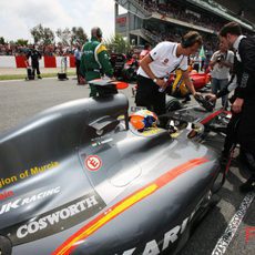 Karun Chandhok se prepara para la salida del GP de España 2010