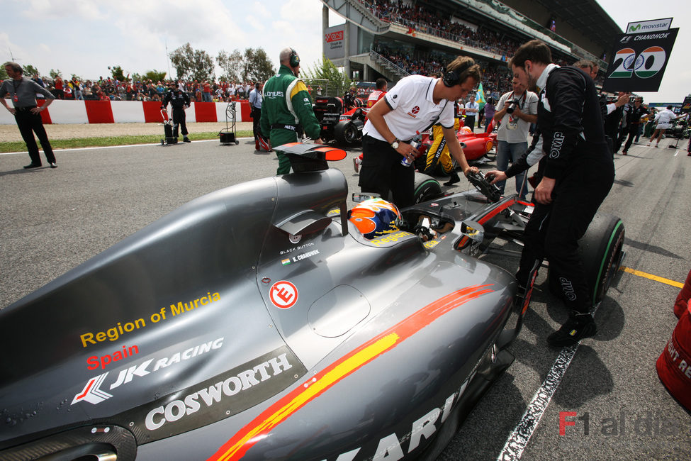 Karun Chandhok se prepara para la salida del GP de España 2010