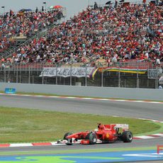 Massa rueda ante la mirada de la afición española