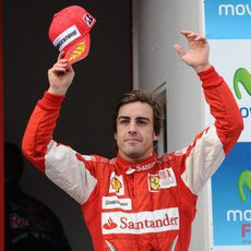 El público español jalea a Fernando Alonso