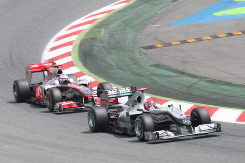 Schumacher se defiende de Button