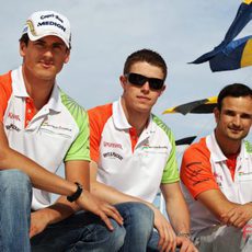 Los tres pilotos de Force India posan en Mónaco