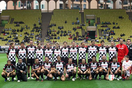 Rosberg, Petrov, Alguersuari, Alonso, Di Grassi y Massa también participaron en el partidillo de fútbol