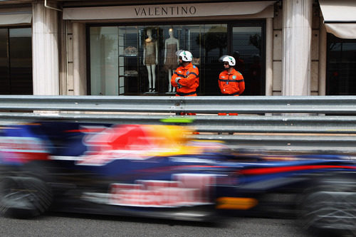 Los comisarios del GP de Mónaco 2010 ven pasar a Webber