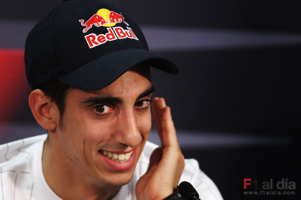 Sébastien Buemi se divierte en la rueda de prensa