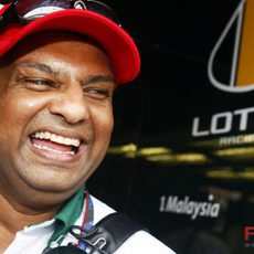 Tony Fernandes muy contento