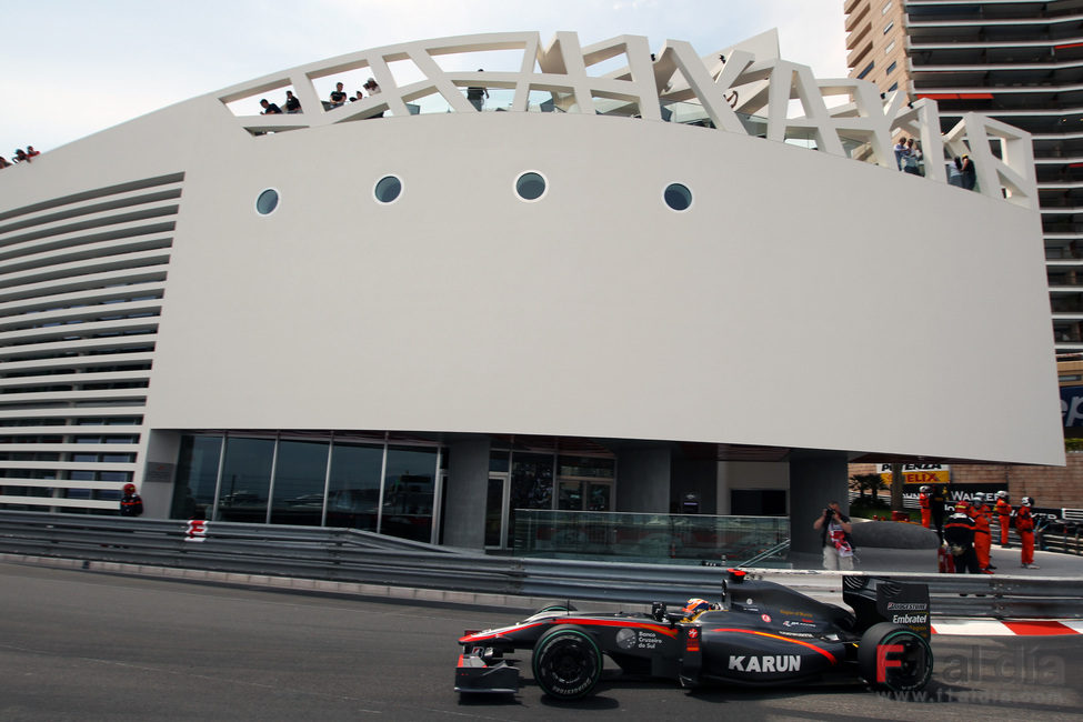 Chandhok pasa ante uno de los edificios más raros de Mónaco