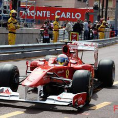 Alonso antes de estrellar el F10 contra las barreras en los libres 3