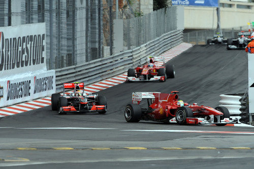 Fernando se acerca a Hamilton y Massa