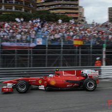 Los españoles apoyan al piloto de Ferrari