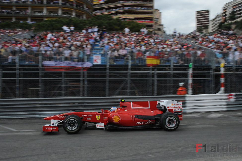 Los españoles apoyan al piloto de Ferrari