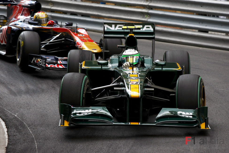 Alguersuari persigue al Lotus de Heikki