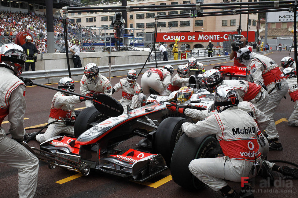 Cambio de neumáticos para Hamilton en Mónaco