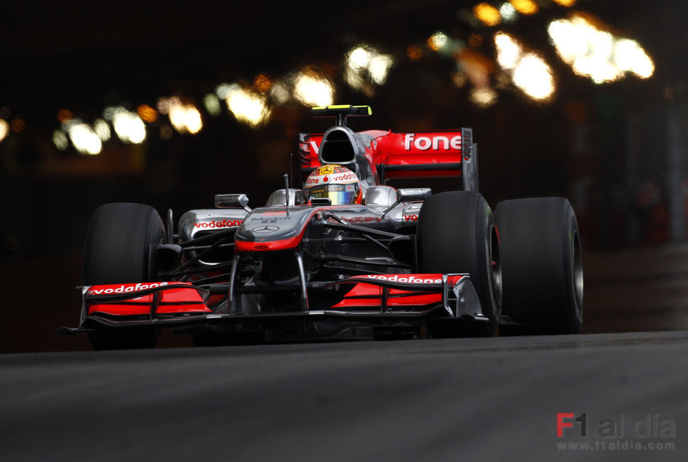 Lewis Hamilton sale el túnel de MonteCarlo