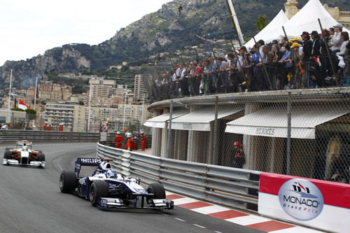 Barrichello antes de tener el accidente con la alcantarilla