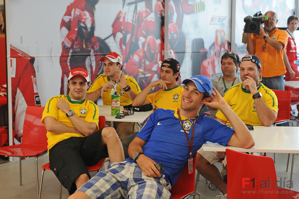 Los pilotos brasileños ven el Portugal-Brasil del Mundial de Sudáfrica