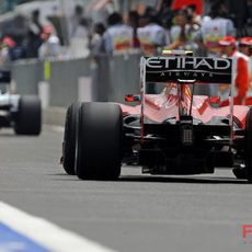Alonso sale del 'pit-lane' a la calificación