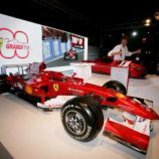 Ferrari expone sus coches para celebrar su 800 GP