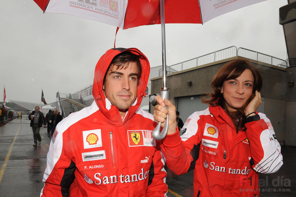Alonso llega a Canadá bajo la lluvia