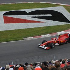 Alonso pasa por la horquilla del Gilles Villeneuve