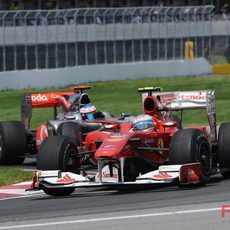 Button persigue de cerca a Alonso