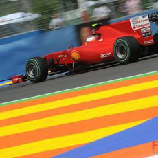 Alonso rueda sobre la pista valenciana