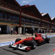 Massa sale del 'pit-lane' valenciano