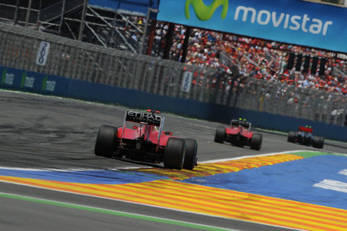 Hamilton y los dos Ferrari antes de la salida del Safety Car