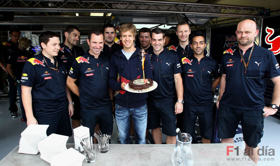 Vettel celebra su cumpleaños