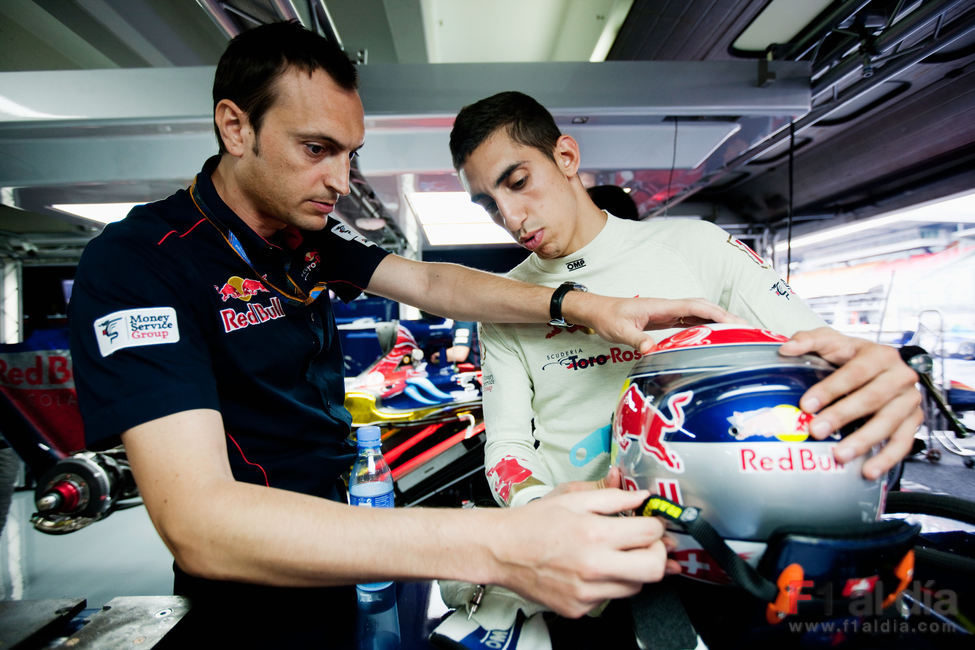 Buemi y su casco