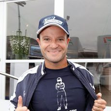 Barrichello con su camiseta