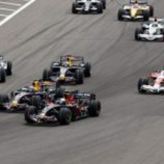 Webber pelea con Vettel