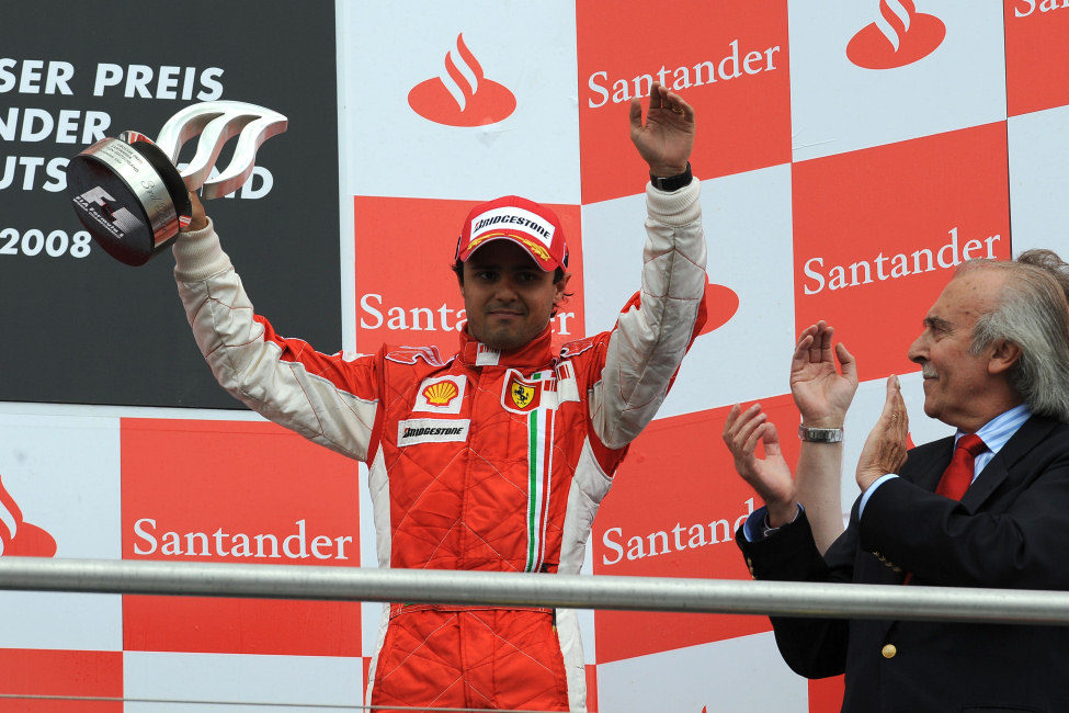 Massa con su trofeo