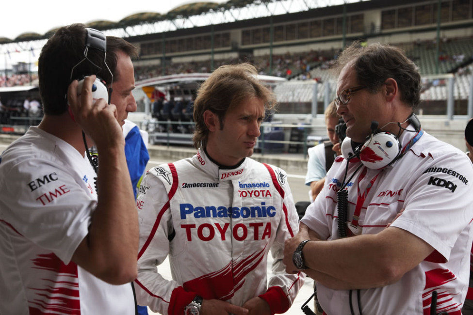 Trulli conversa con sus ingenieros