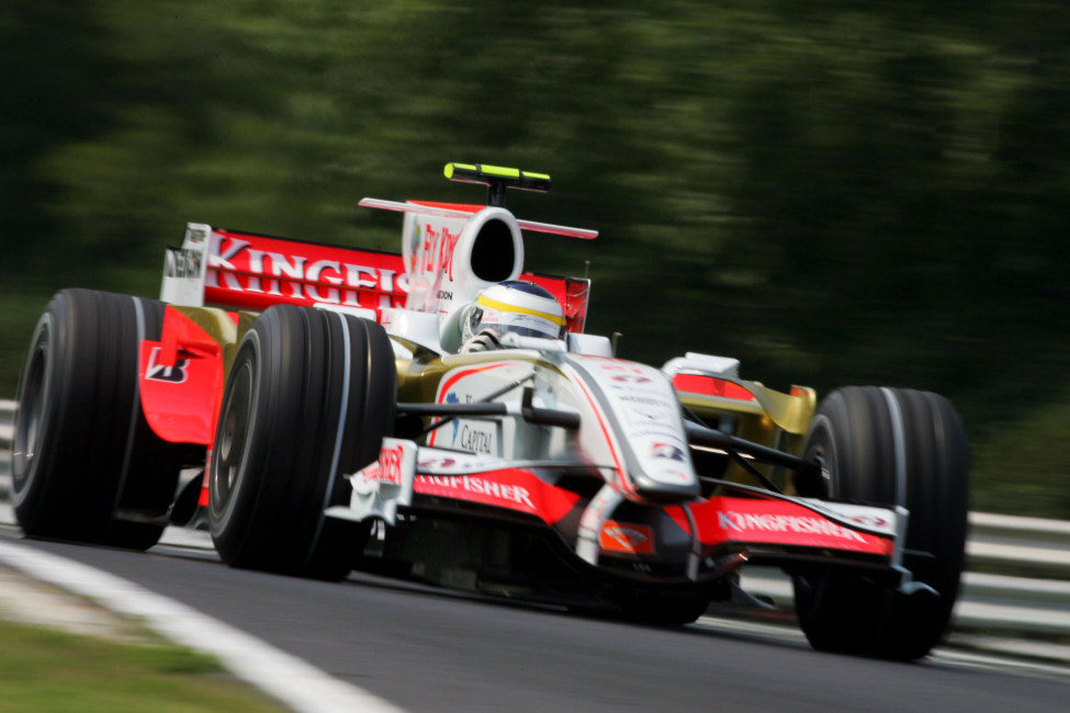 Fisichella rueda por Hungaroring