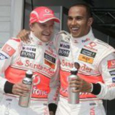 Hamilton y Kovalainen contentos