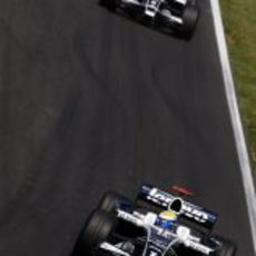 Rosberg y Nakajima en carrera