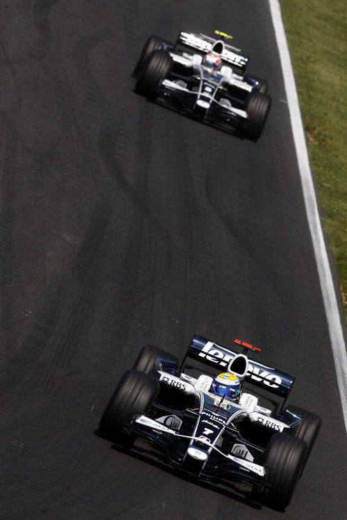 Rosberg y Nakajima en carrera