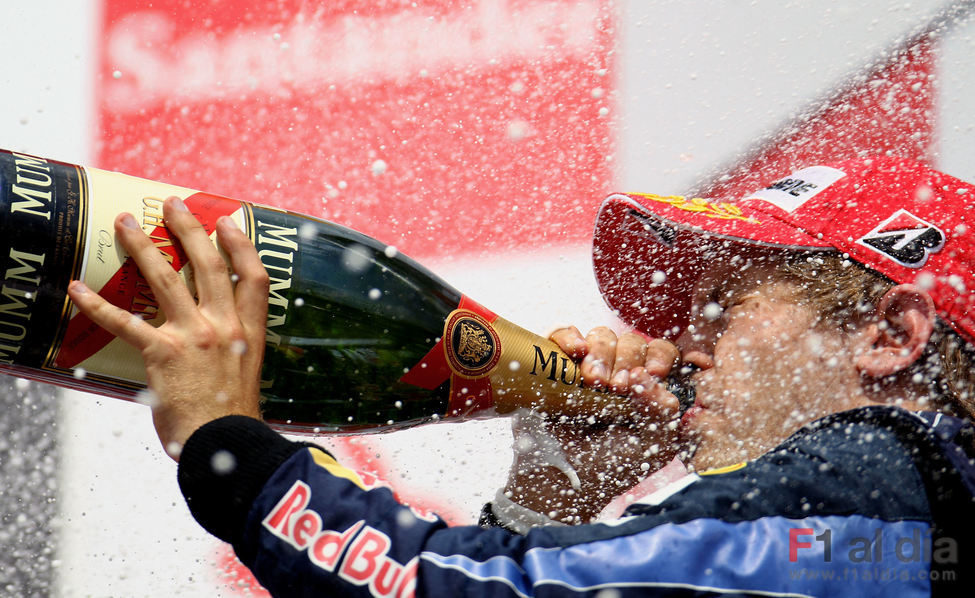 Vettel con el champán