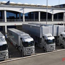 Los camiones de Mercedes en el 'paddock' de Turquía