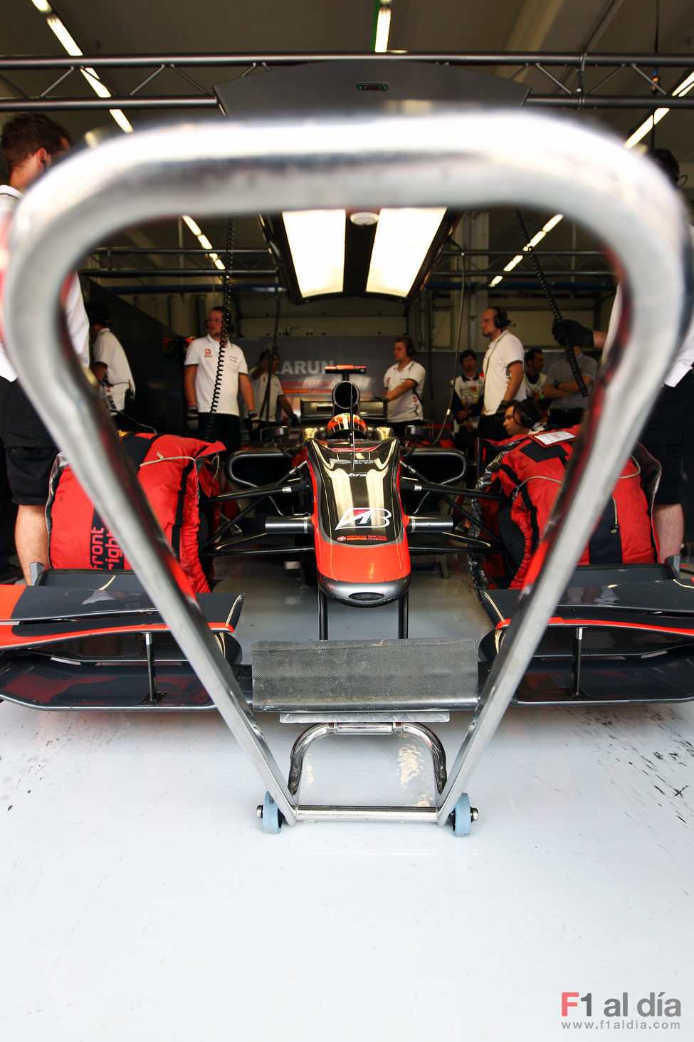 Chandhok espera en el box