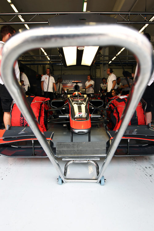 Chandhok espera en el box