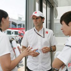 De la Rosa y Kobayashi hablan con la jefa de Sauber