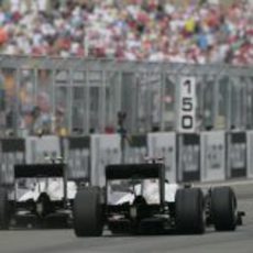 Los dos Sauber llegan juntos a meta