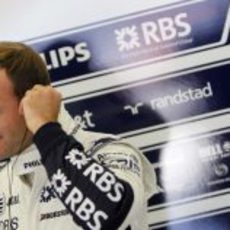 Barrichello se pone sus cascos