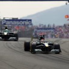 Los dos Lotus fueron los primeros en abandonar la carrera