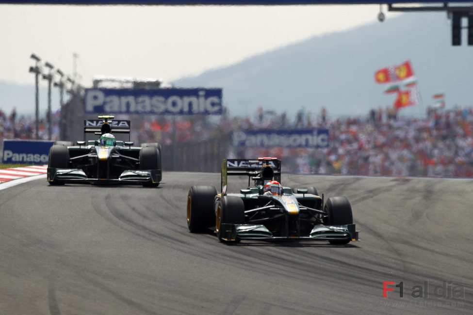 Los dos Lotus fueron los primeros en abandonar la carrera