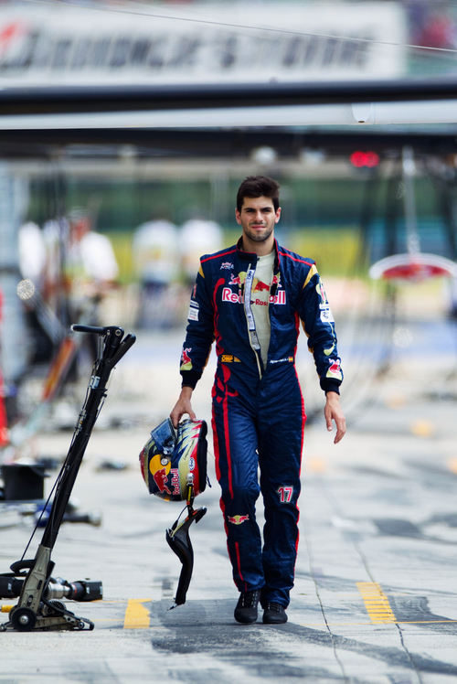 Alguersuari vuelve a boxes