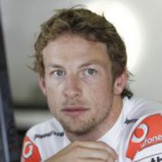 Button en el box de McLaren